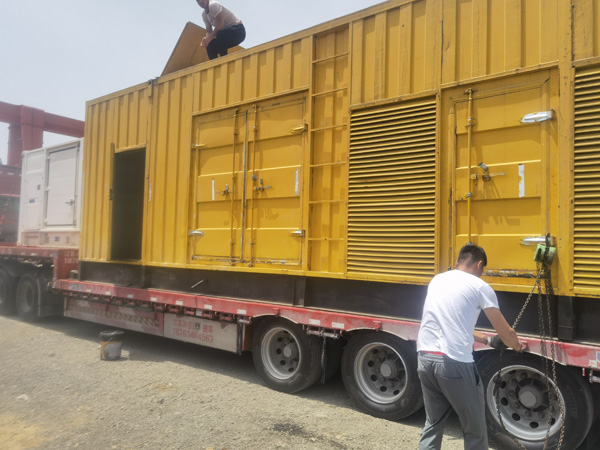 郊区除了负载情况和发动机维护，还有哪些因素会影响 200kw 柴油发电机的油耗？