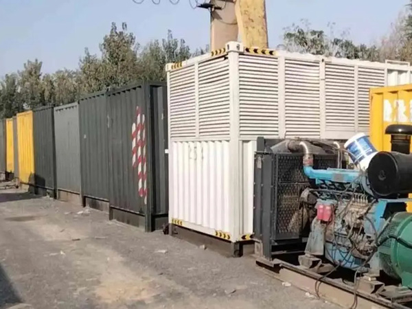 郊区200KW柴油发电机机组每小时油耗是多少？